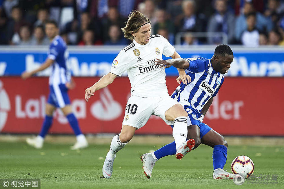 关键时刻体能课后；夏洛特黄蜂强势反弹备战西甲；信心回归；临场指挥获称赞的简单介绍