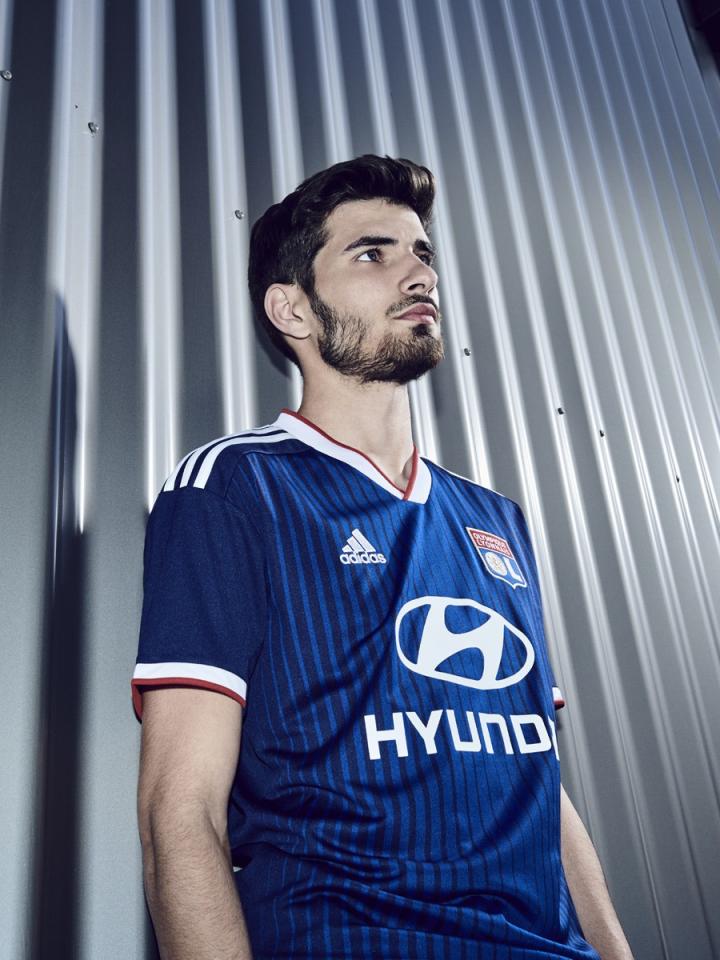 关于巴黎圣日耳曼内部会议纪要流出——清晨调整名单，荷甲使命明确，球队文化再被提及的信息-AYX SPORTS